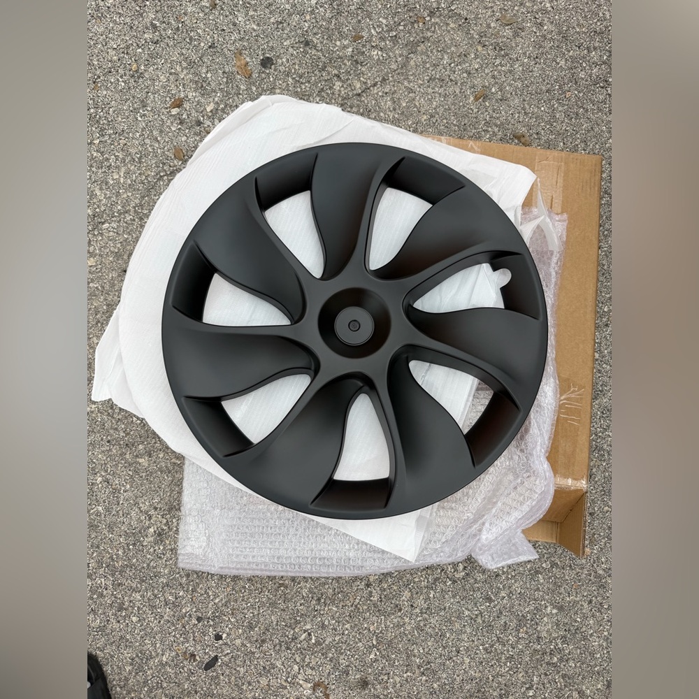 Tesla Model Y Matte Black Hubcap